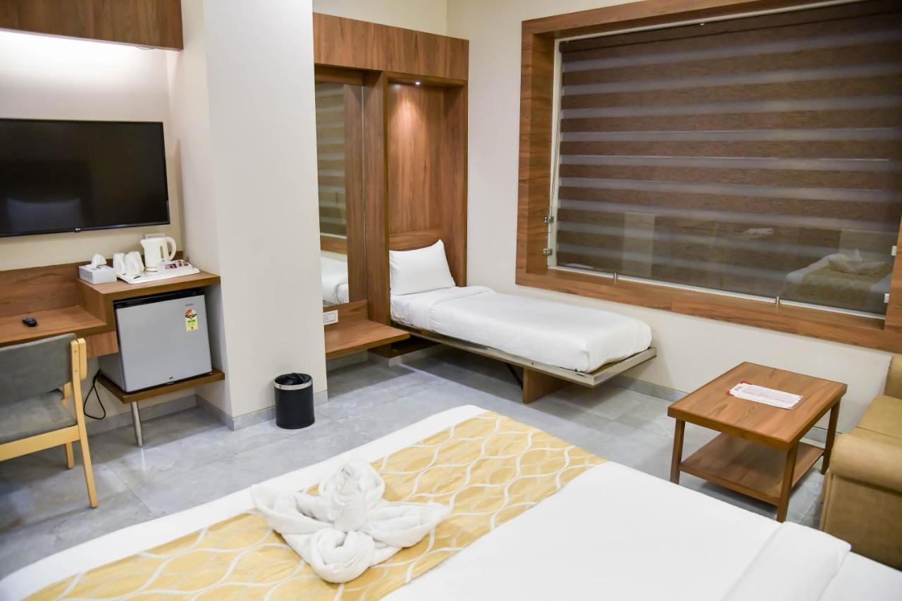 Shree Ganga Smb Hotels Ujjain Extérieur photo