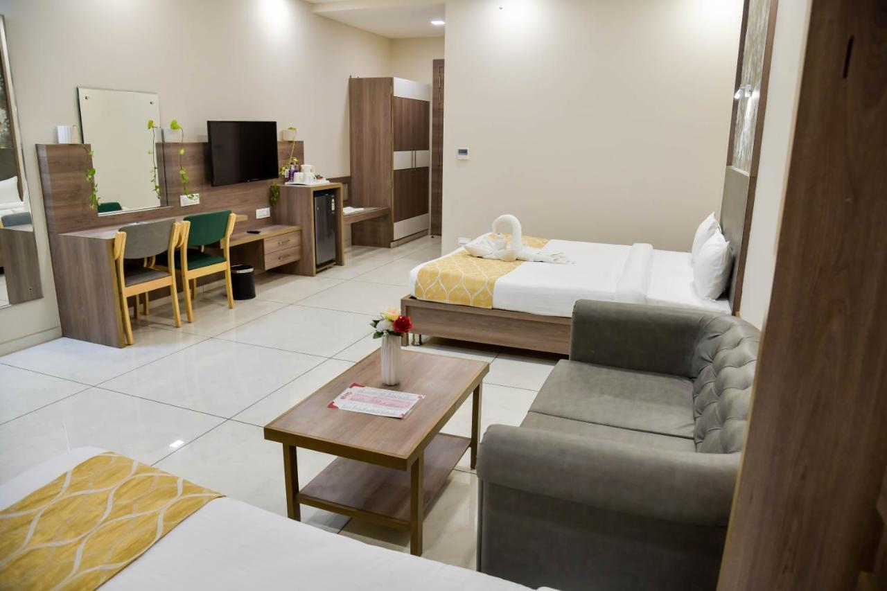 Shree Ganga Smb Hotels Ujjain Extérieur photo